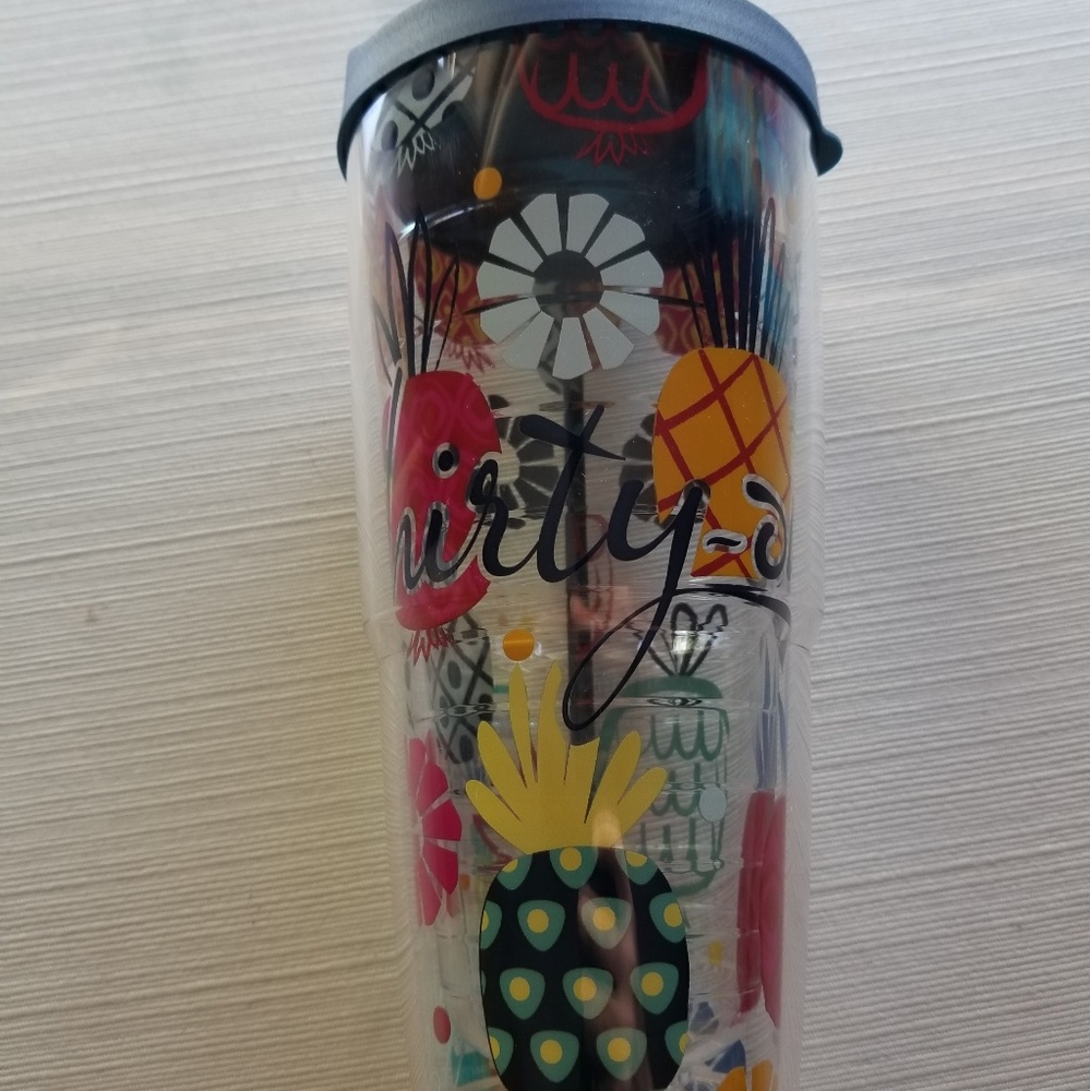 Thirty-one tervis tumbler pineapples